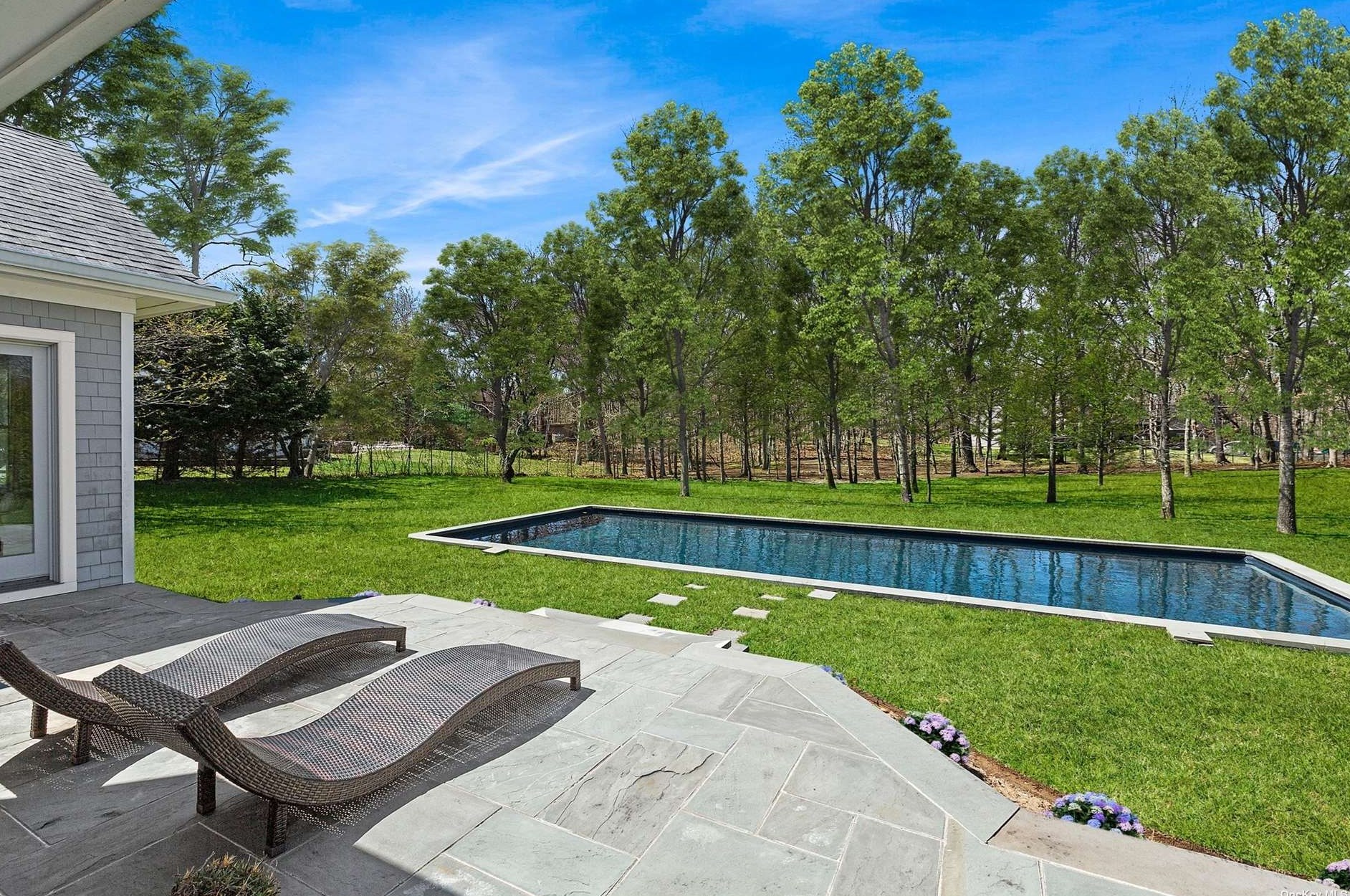 8 Quail Run, Hampton Bays NY  11946-1425 exterior
