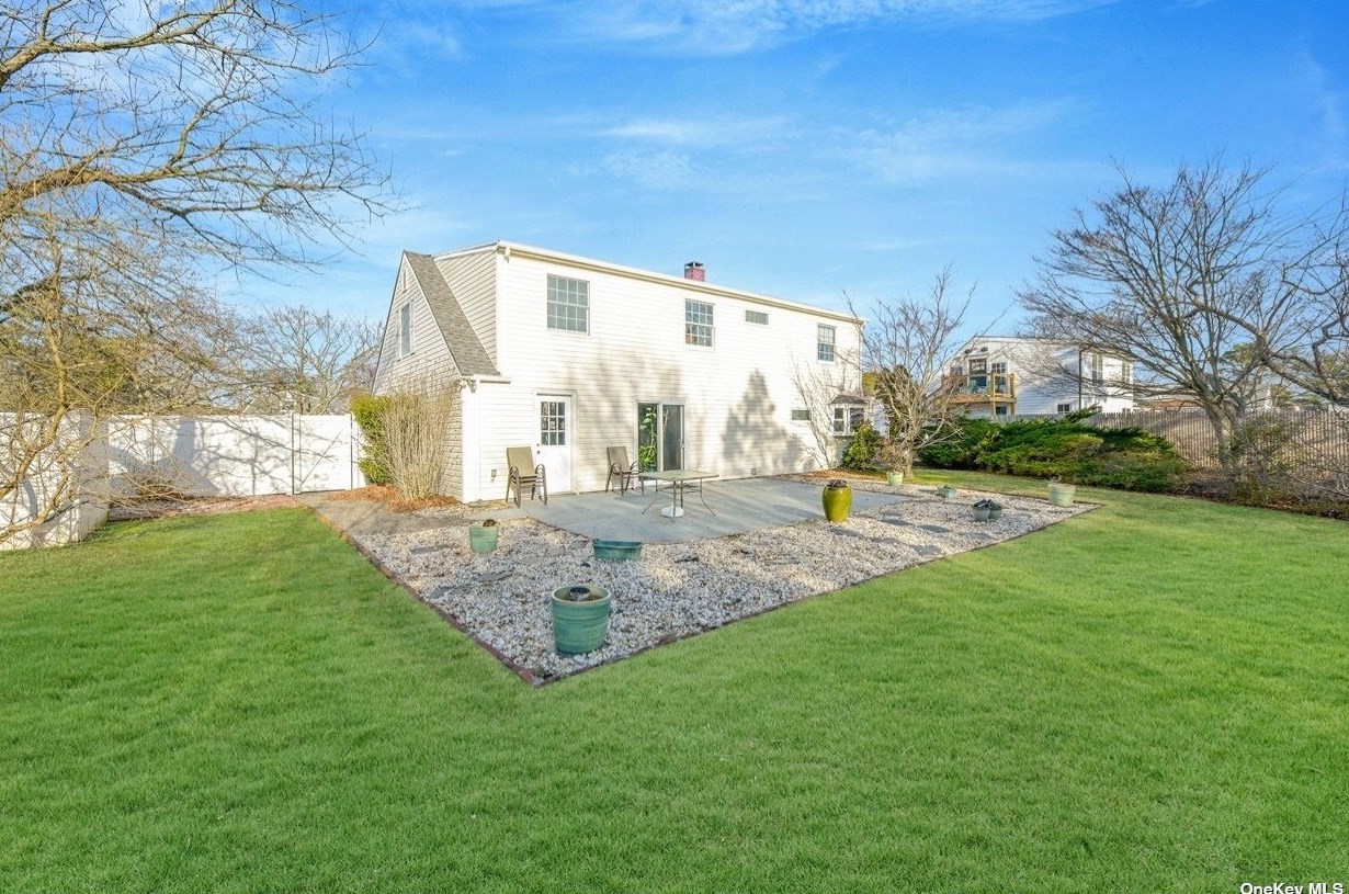 23 Torrey Pine Ln, Gordon Heights NY  11763-4212 exterior