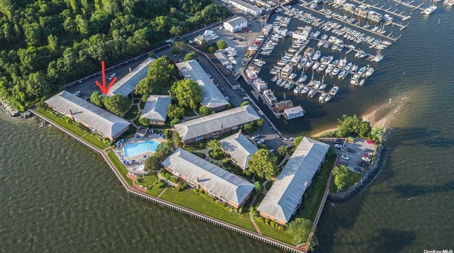 1 Toms Point Ln, Port Washington NY  11050-2101 exterior