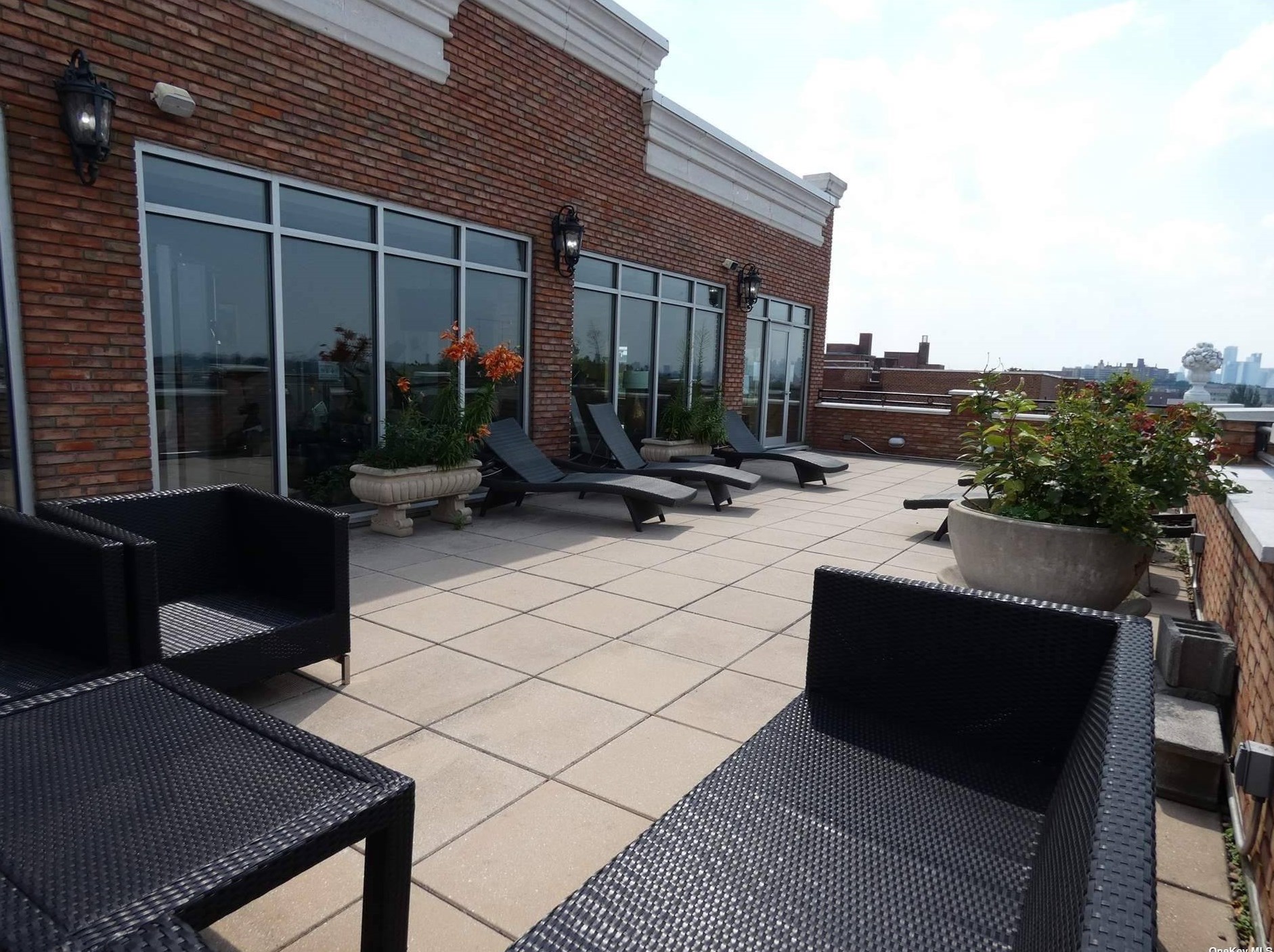 68-12 37th Rd, Flushing NY  11377-2427 exterior