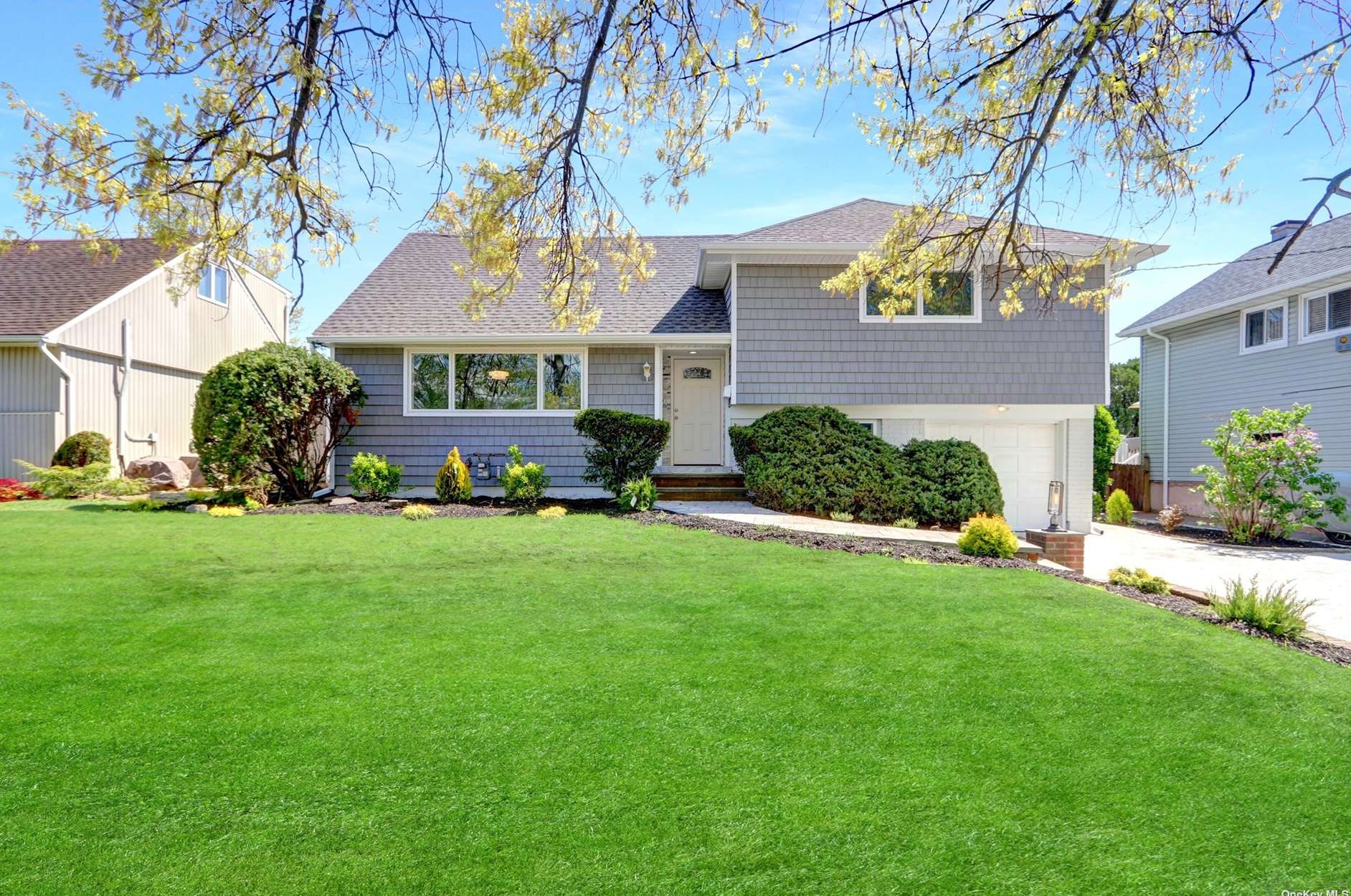 95 Henrietta Ave, Rockville Centre NY  11572-5009 exterior