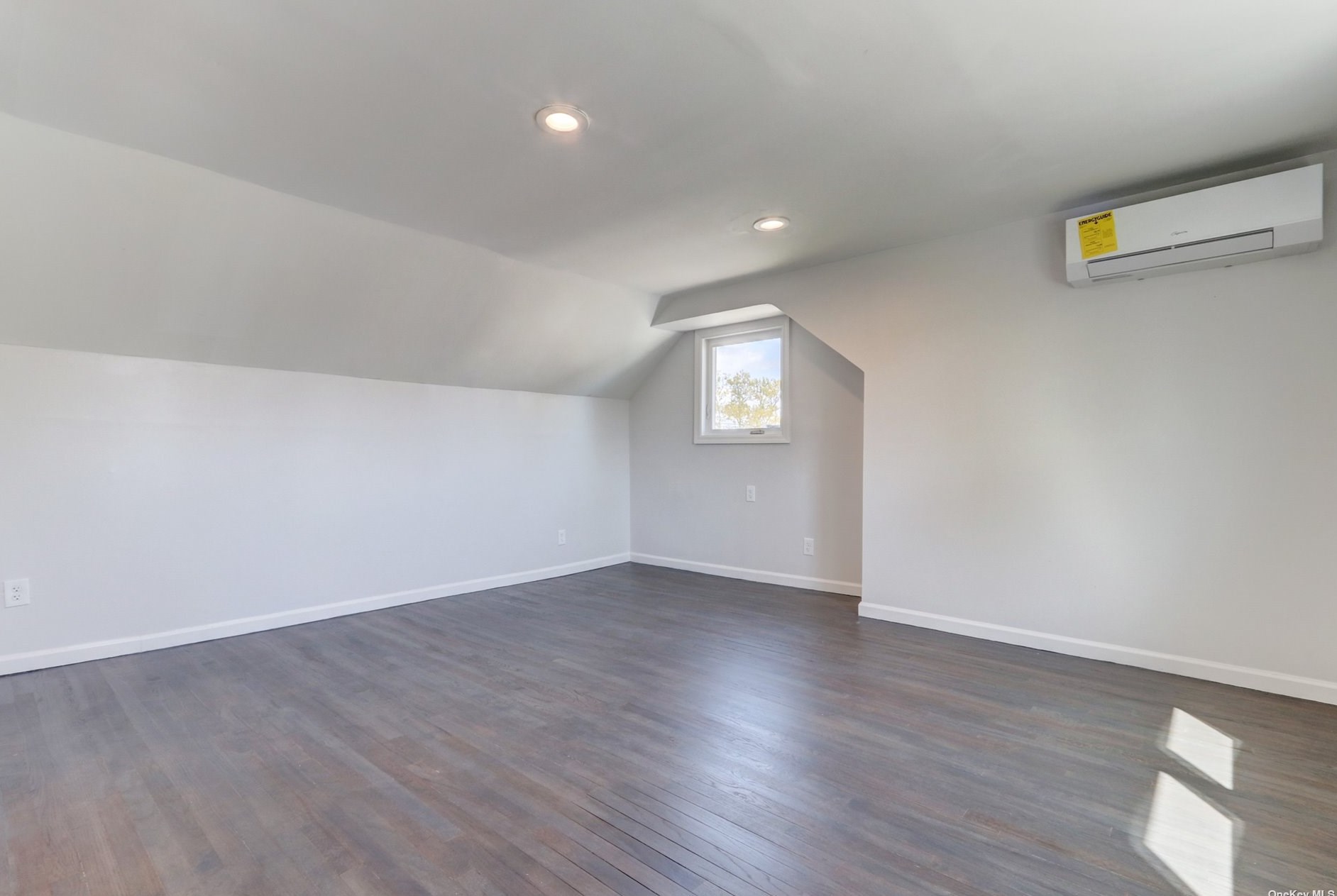 95 Henrietta Ave, Rockville Centre NY  11572-5009 exterior