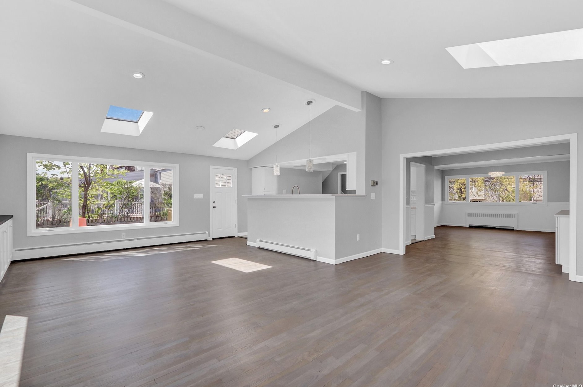 95 Henrietta Ave, Rockville Centre NY  11572-5009 exterior