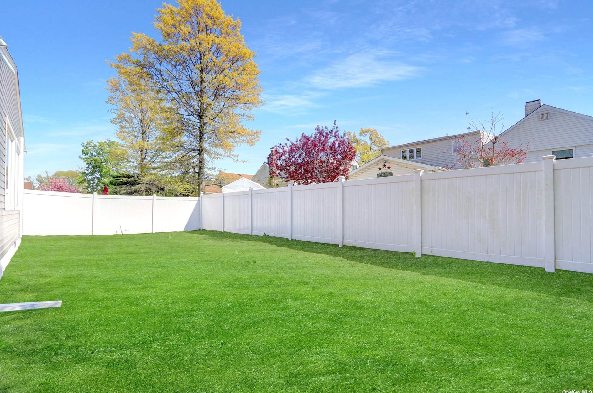 95 Henrietta Ave, Rockville Centre NY  11572-5009 exterior