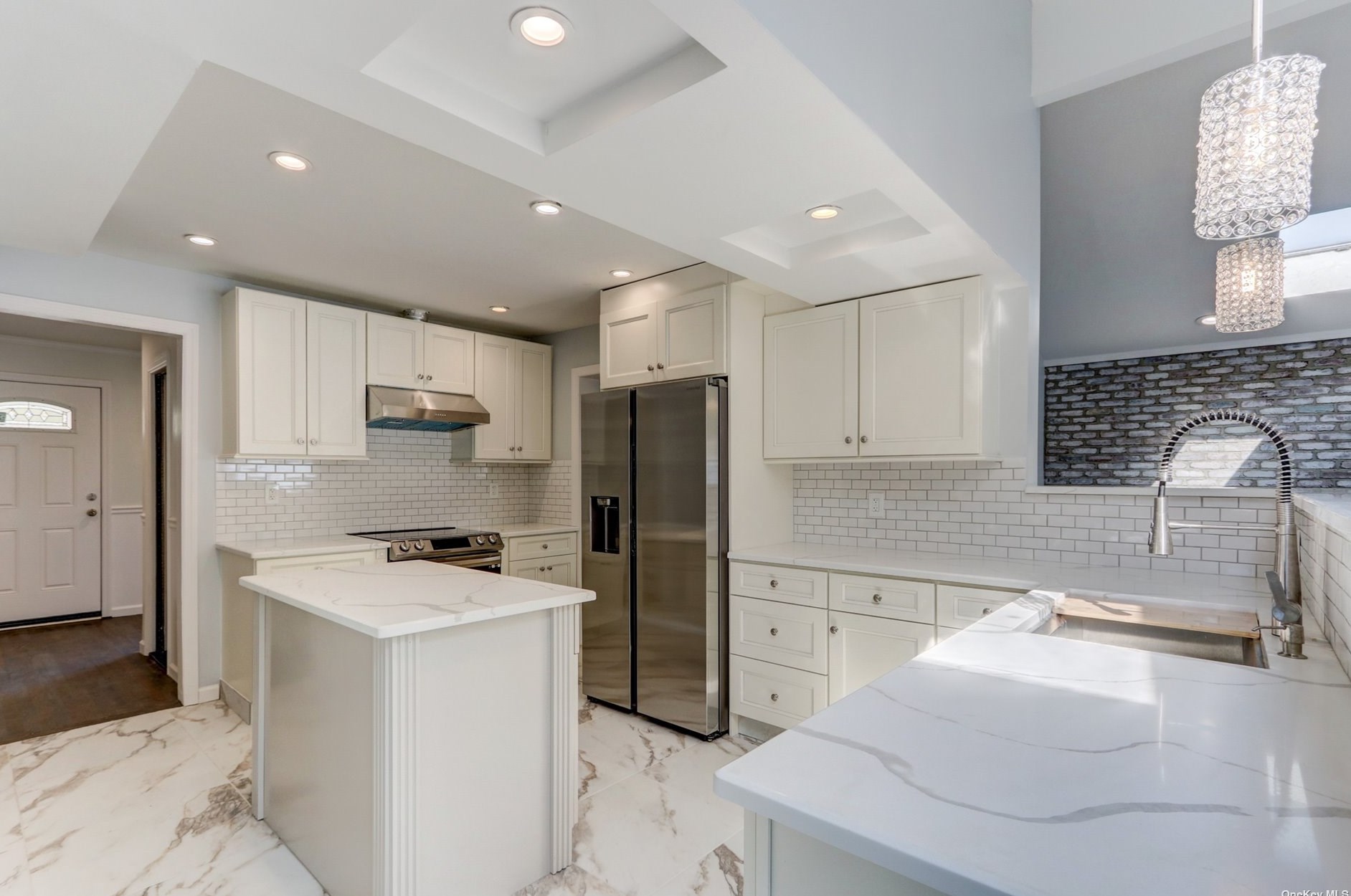 95 Henrietta Ave, Rockville Centre NY  11572-5009 exterior