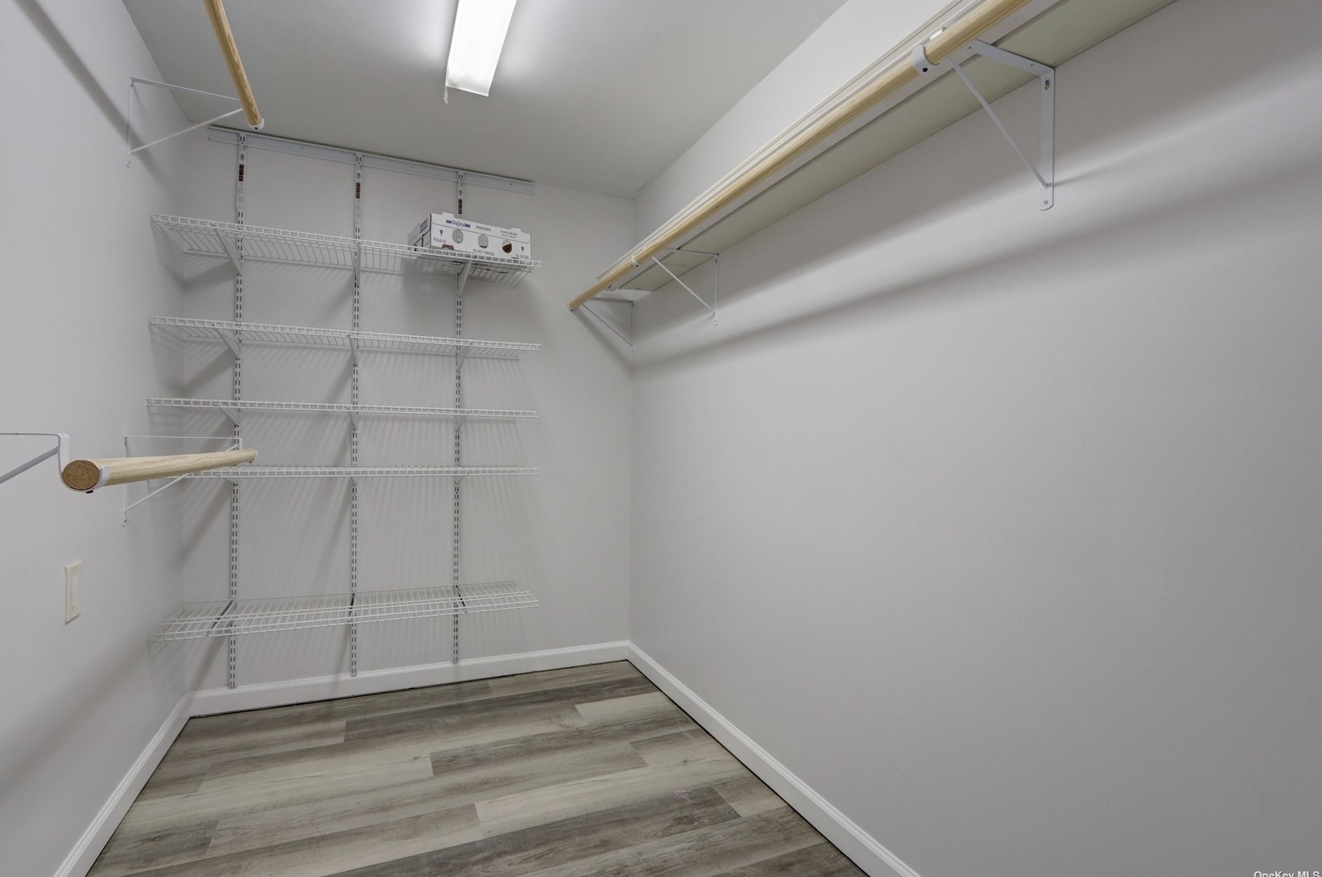 95 Henrietta Ave, Rockville Centre NY  11572-5009 exterior