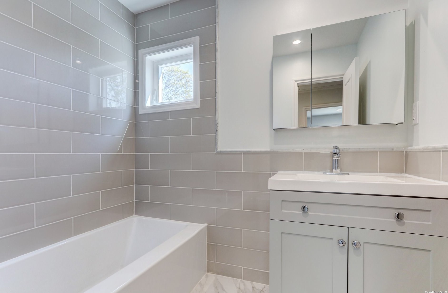 95 Henrietta Ave, Rockville Centre NY  11572-5009 exterior