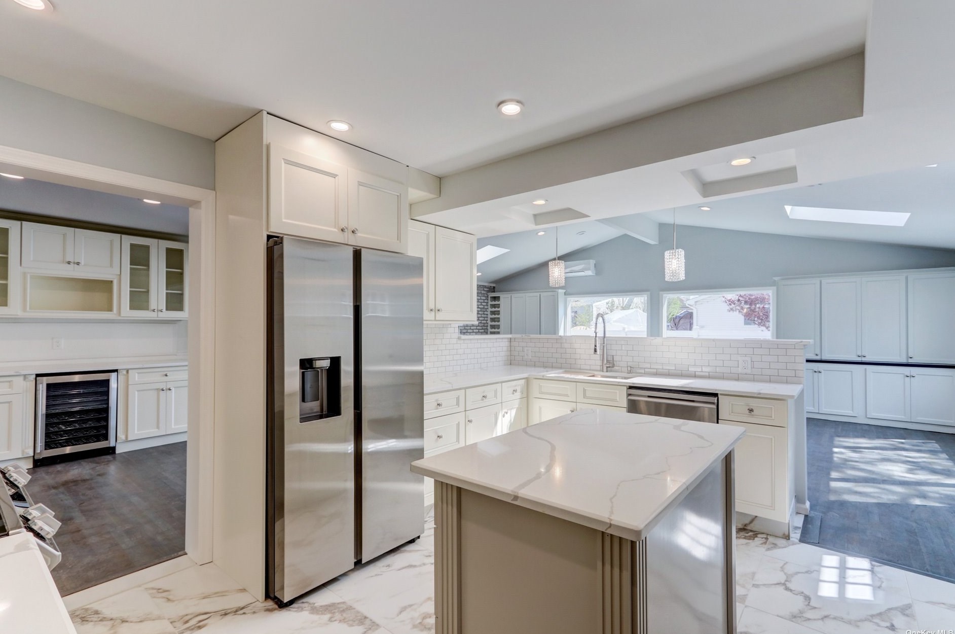 95 Henrietta Ave, Rockville Centre NY  11572-5009 exterior