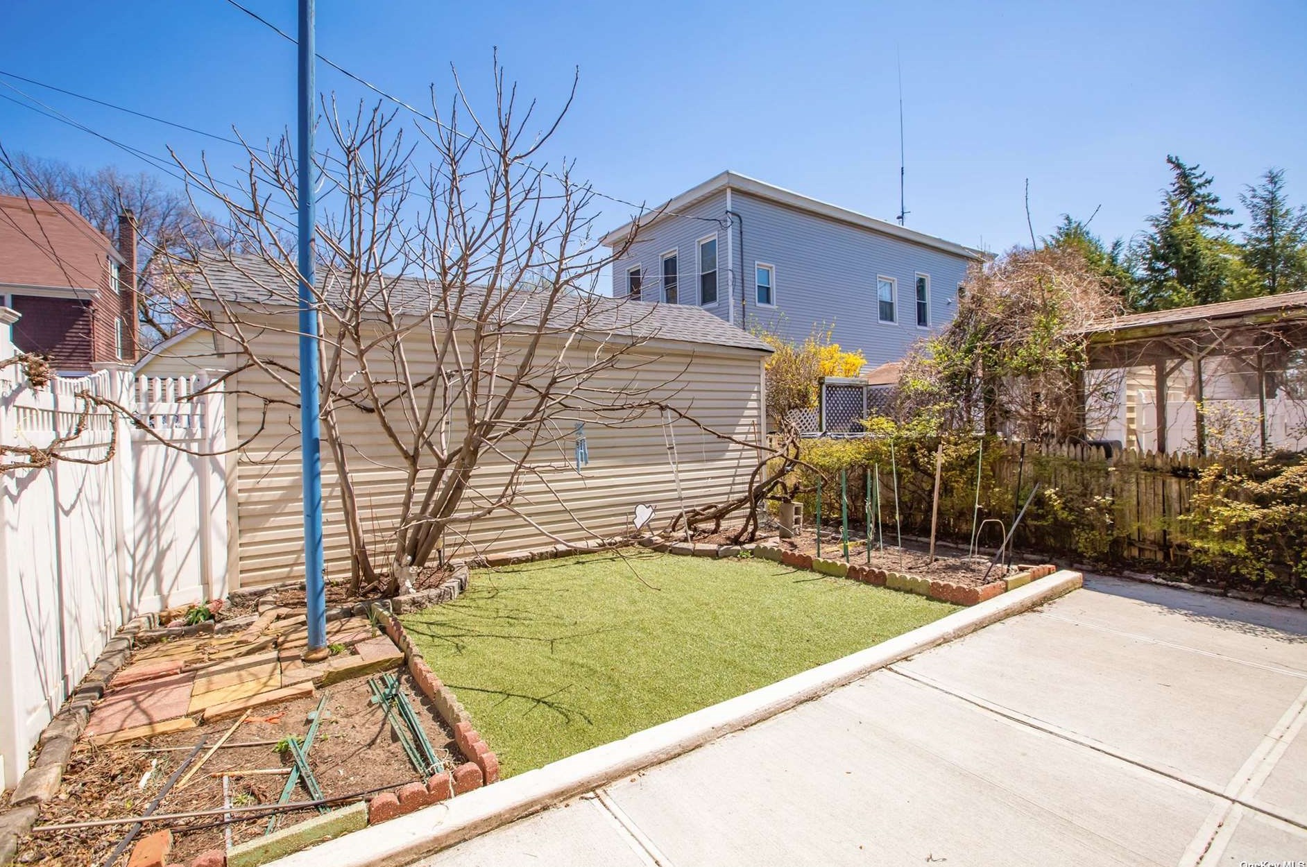 1235 120th St, Flushing NY 11356-1652 exterior