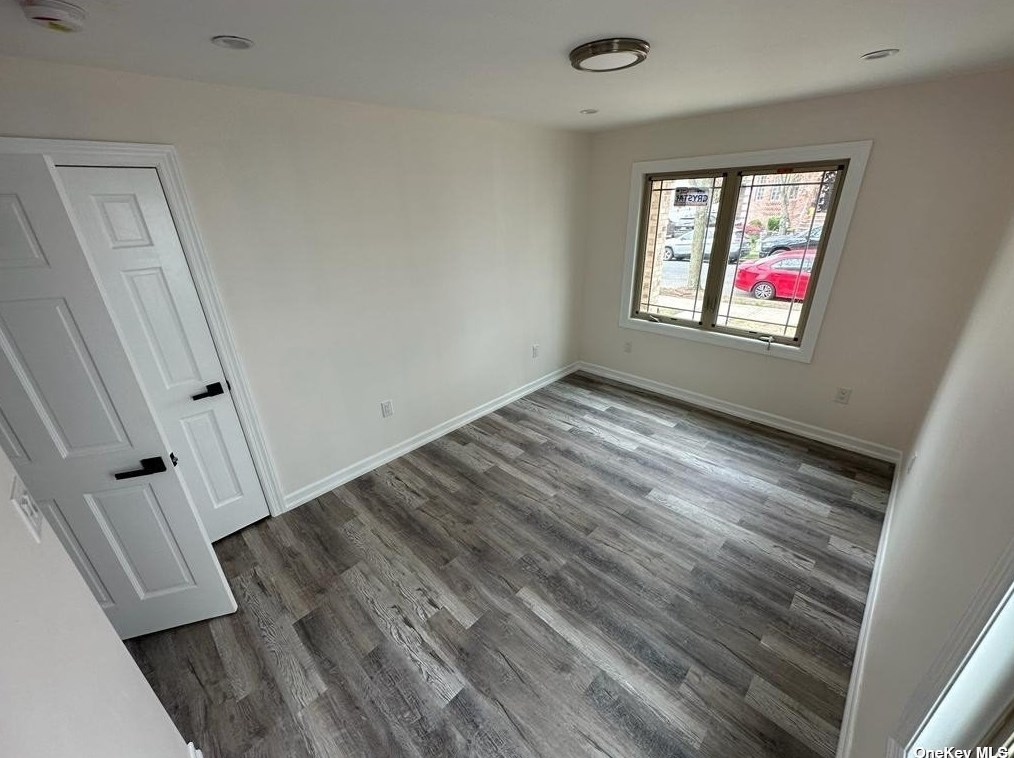 83-29 261st St, Floral Park, NY 11004