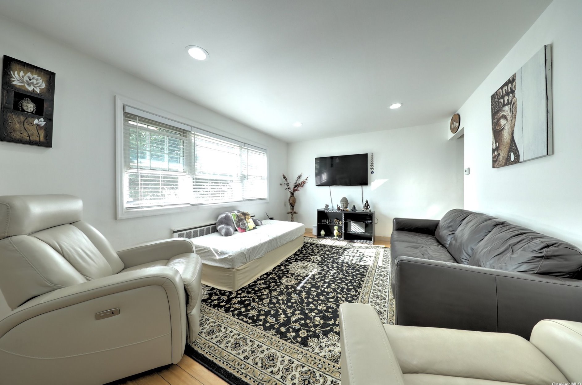 46 Gardner Ave, Hicksville NY  11801-2546 exterior