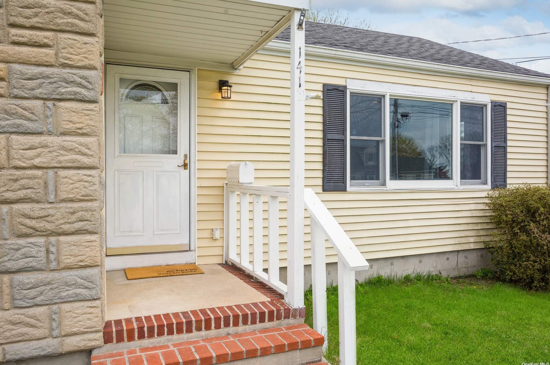 141 Chapel Ave, Canaan Lake NY  11772-5789 exterior