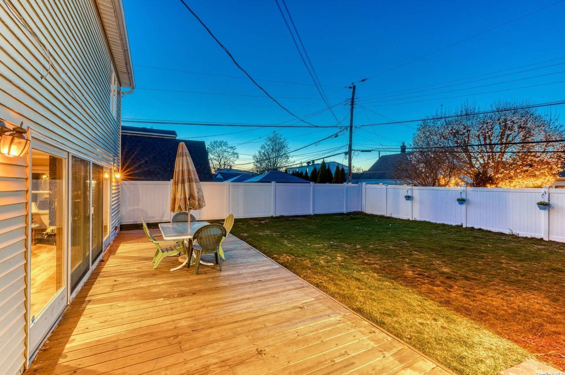 9 Circle Ln, Plainedge NY  11756-2703 exterior