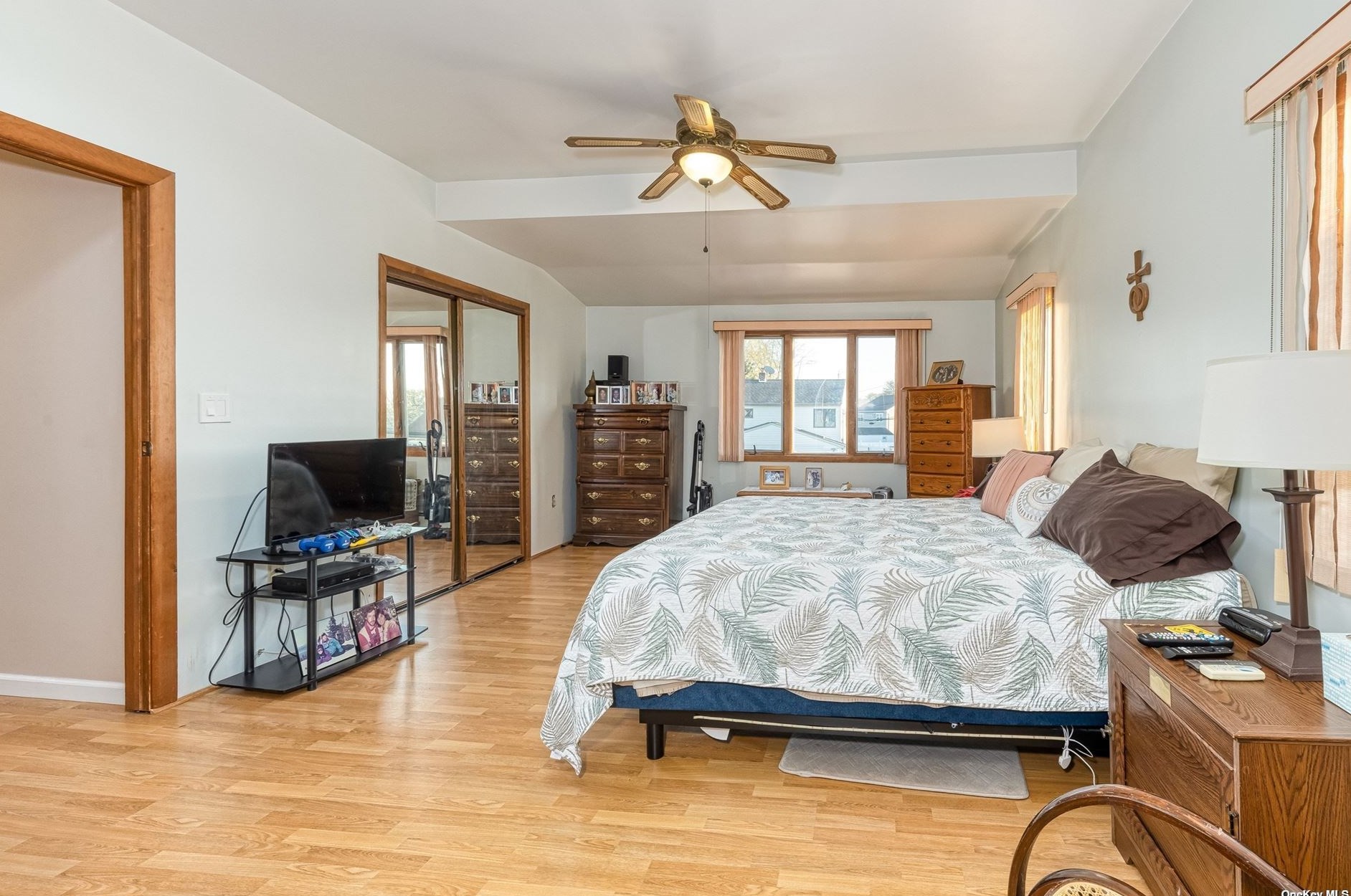 9 Circle Ln, Plainedge NY  11756-2703 exterior