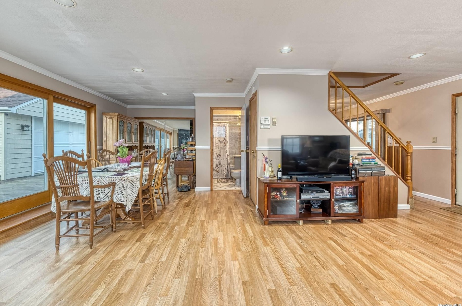 9 Circle Ln, Plainedge NY  11756-2703 exterior