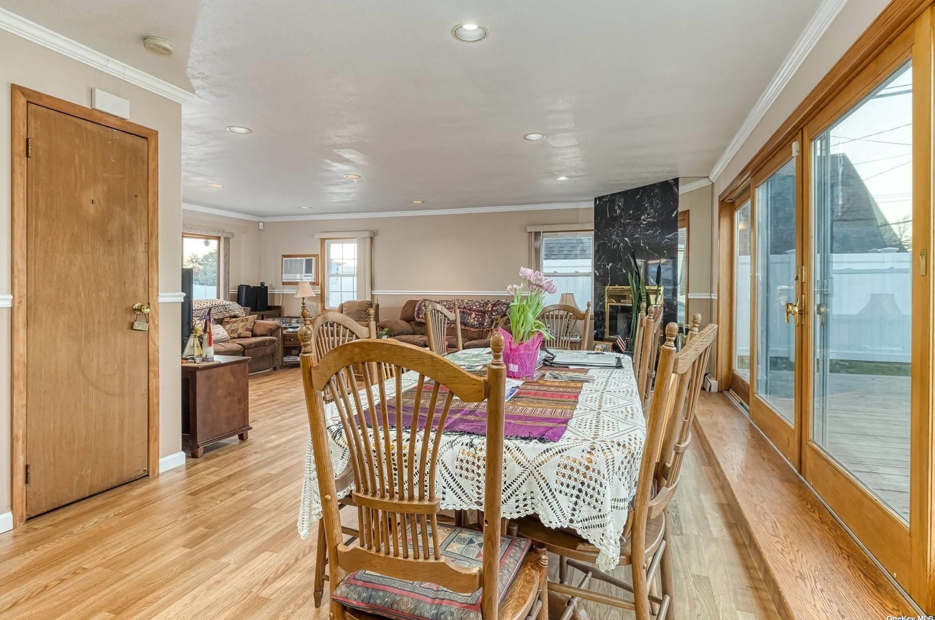 9 Circle Ln, Plainedge NY  11756-2703 exterior