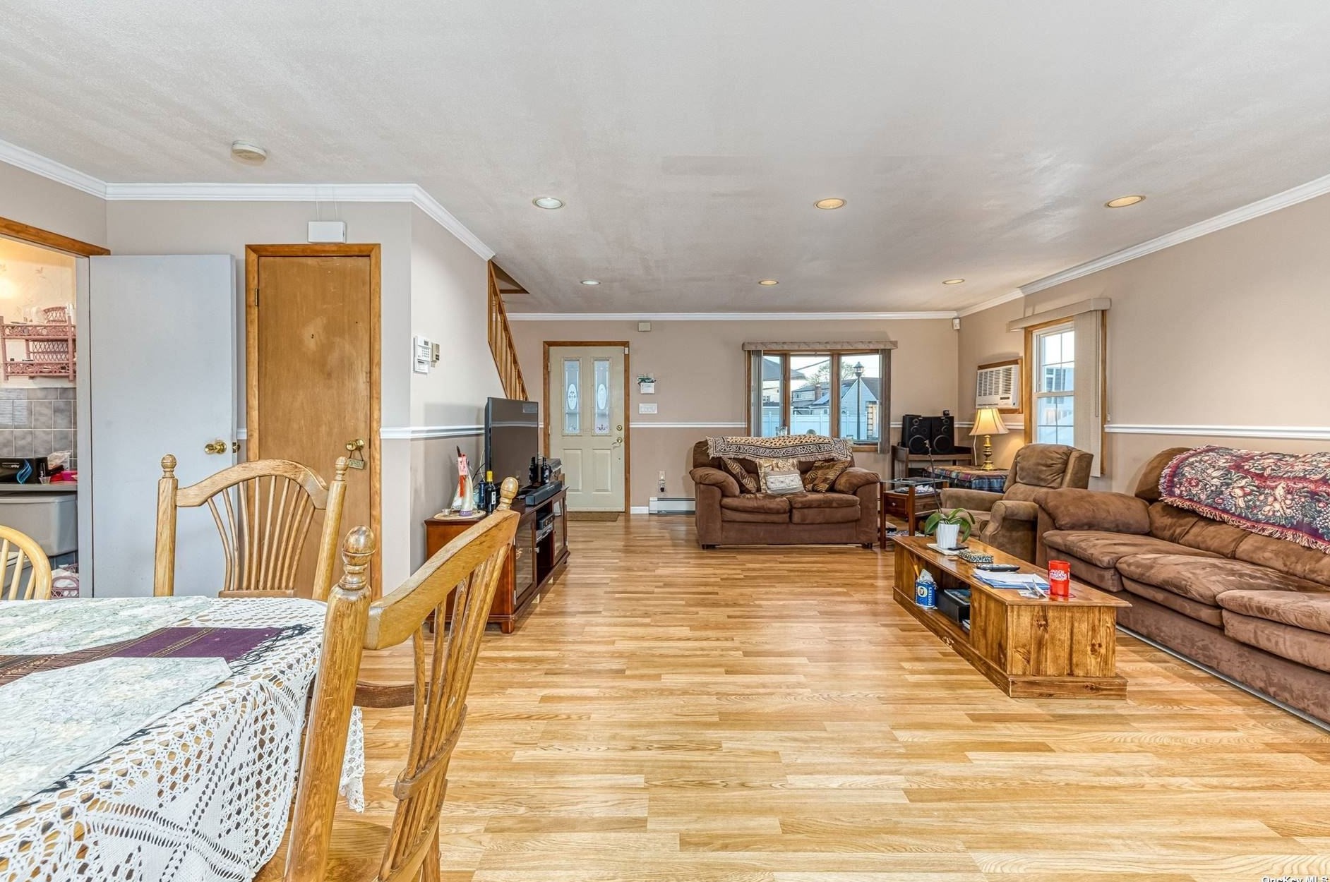 9 Circle Ln, Plainedge NY  11756-2703 exterior