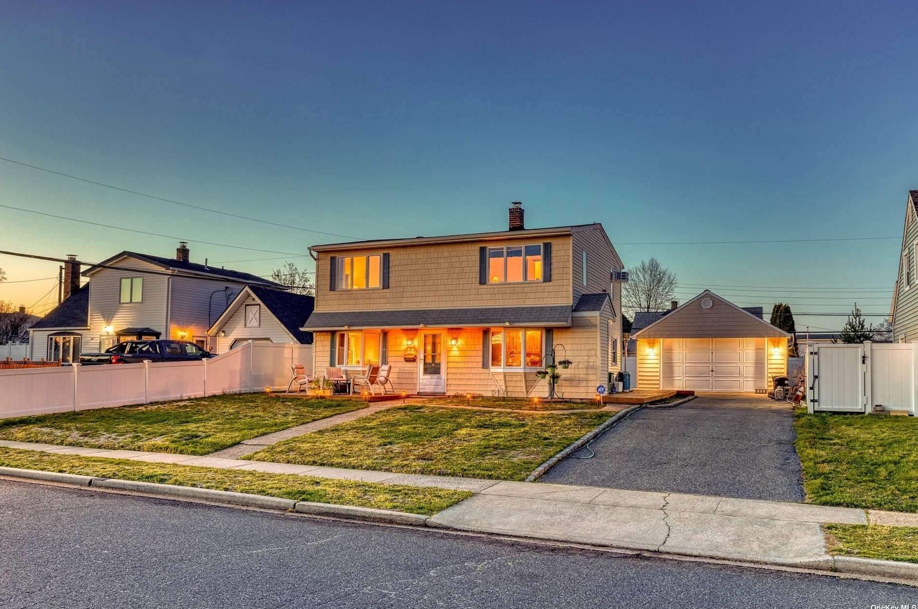 9 Circle Ln, Plainedge NY  11756-2703 exterior