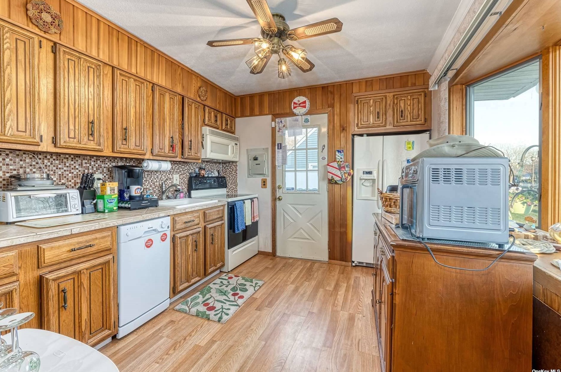 9 Circle Ln, Plainedge NY  11756-2703 exterior