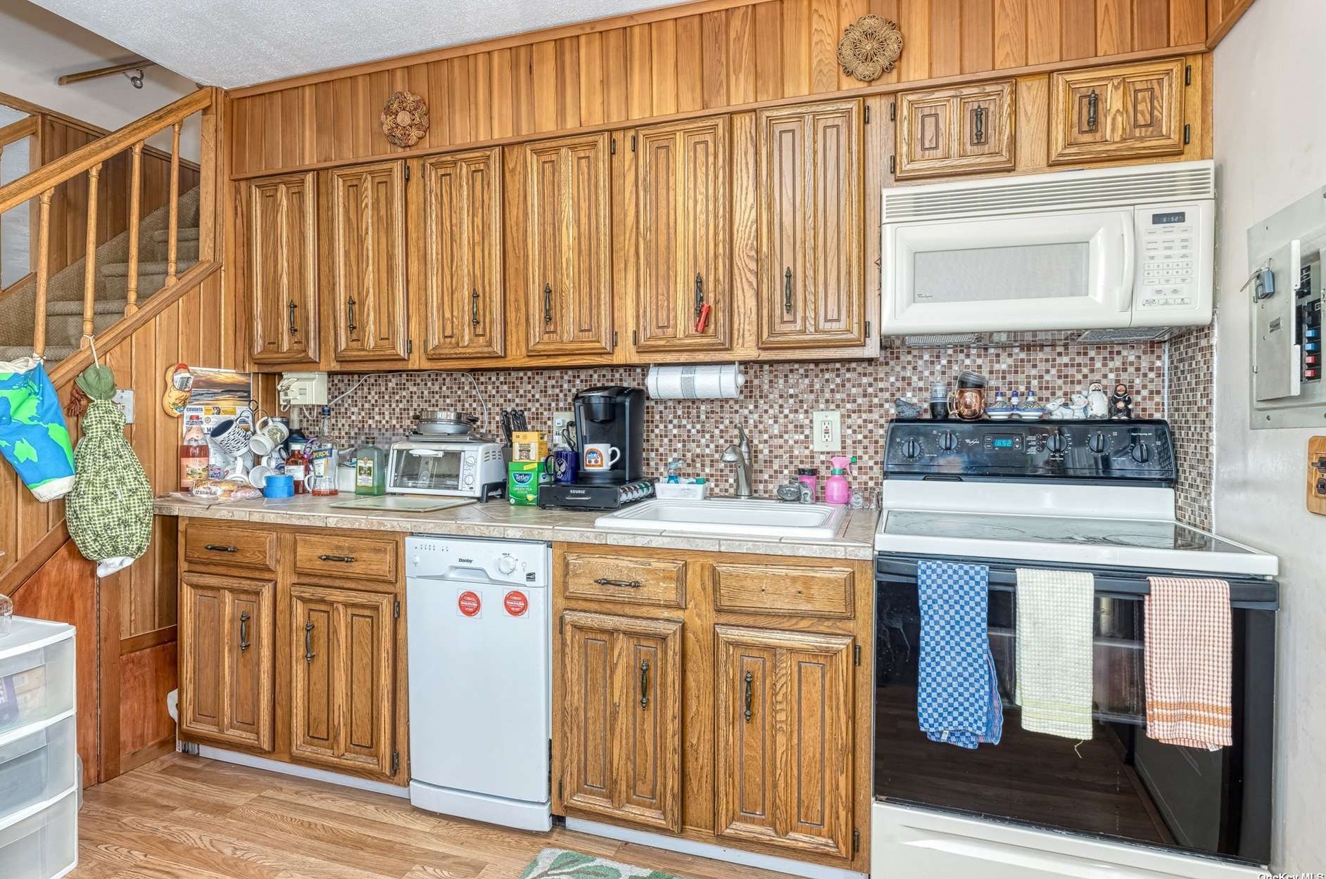 9 Circle Ln, Plainedge NY  11756-2703 exterior