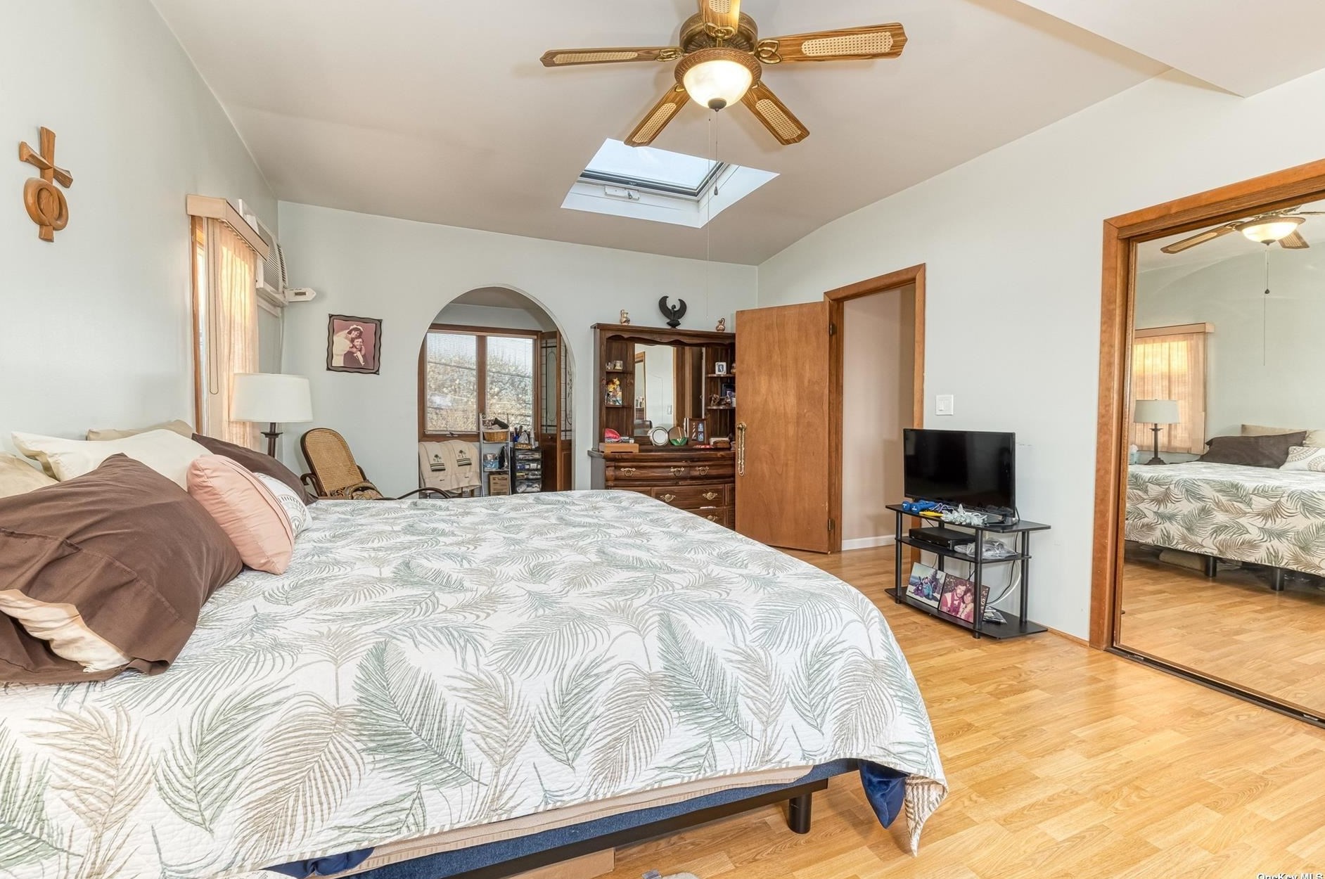 9 Circle Ln, Plainedge NY  11756-2703 exterior