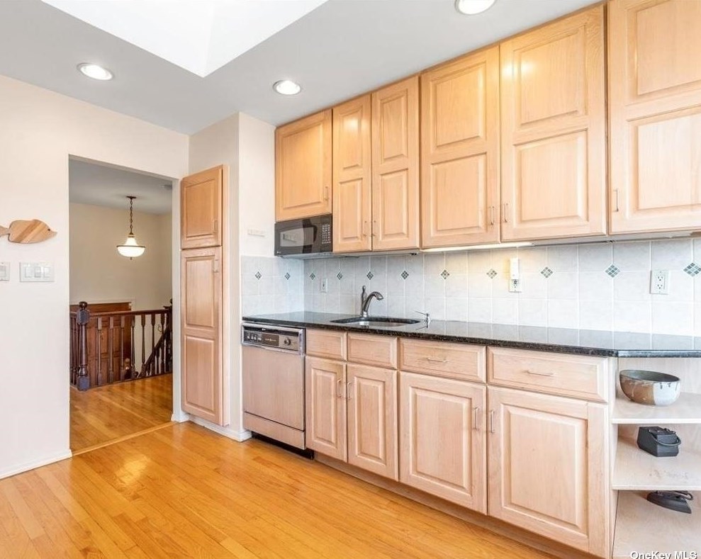 3017 Wynsum Ave, North Merrick NY  11566-5414 exterior