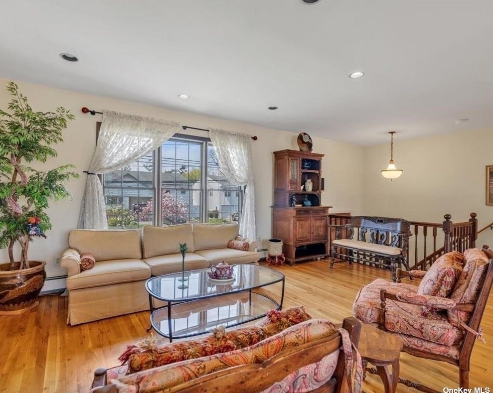 3017 Wynsum Ave, North Merrick NY  11566-5414 exterior