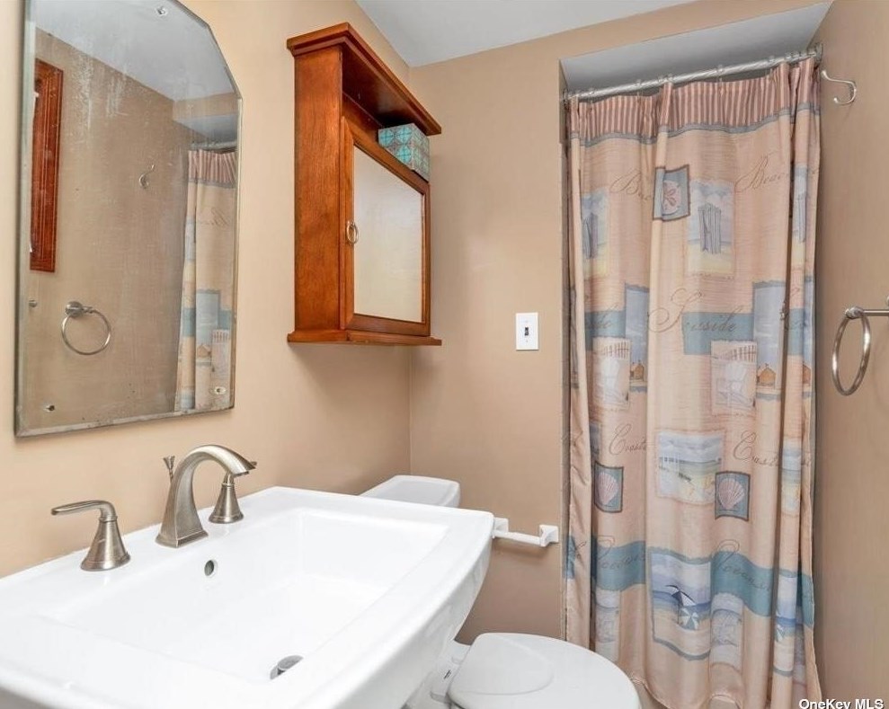 3017 Wynsum Ave, North Merrick NY  11566-5414 exterior