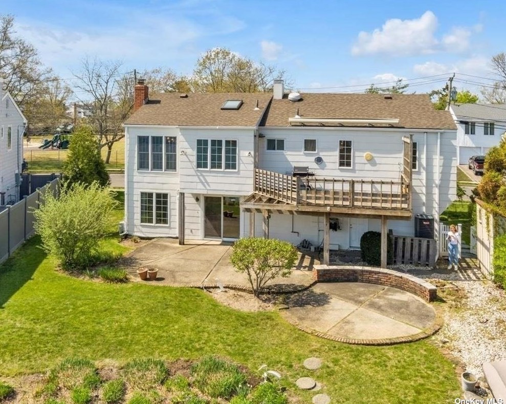 3017 Wynsum Ave, North Merrick NY  11566-5414 exterior