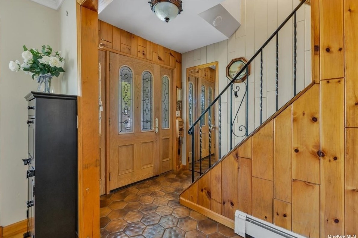 22 Grand Pl, Elwood, NY 11731