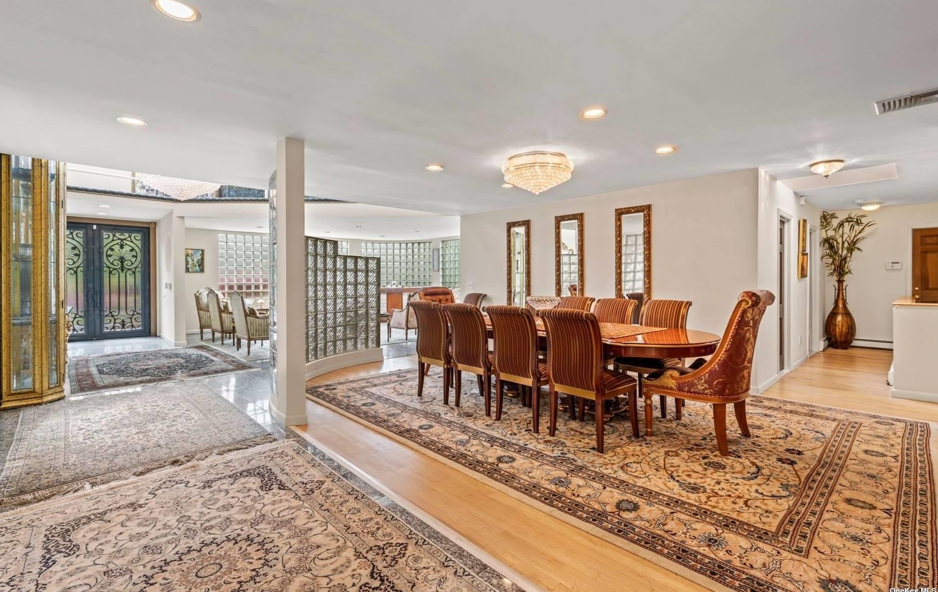 433 Cold Spring Rd, Syosset NY  11791-1202 exterior
