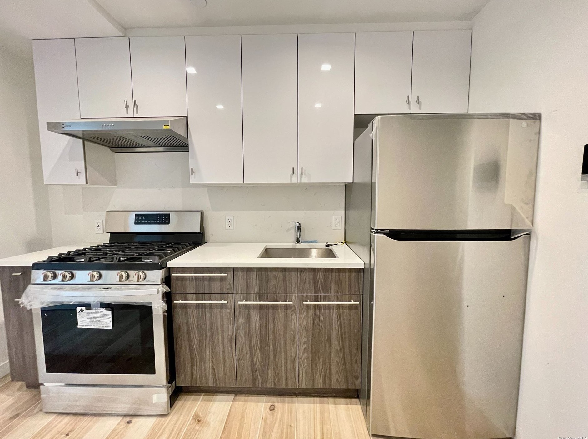 140-20 Cherry Ave, Flushing NY 11355-4711 exterior