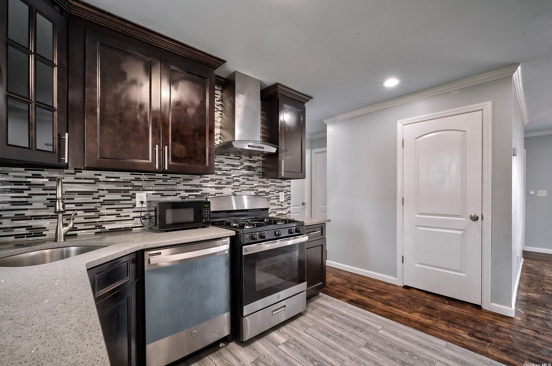 37 Arpad St, Hicksville NY  11801-2256 exterior