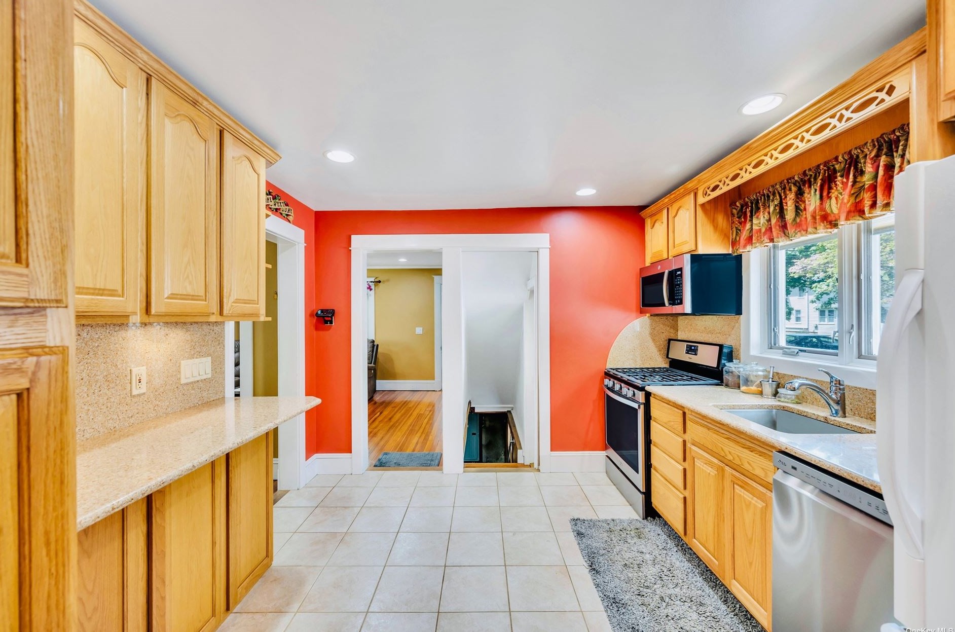 35 Mckinley Ave, Hicksville NY  11801-3123 exterior