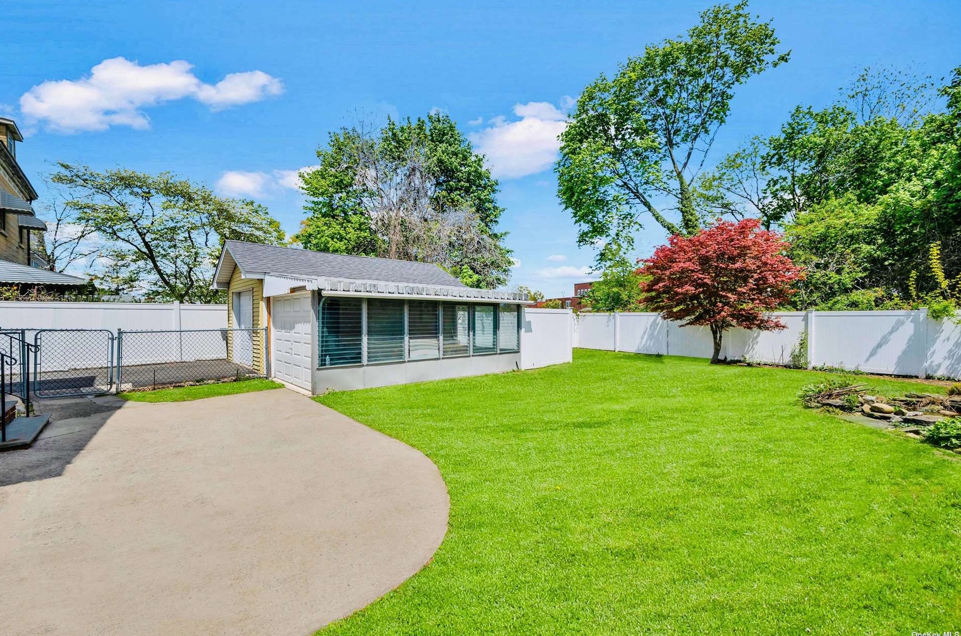 35 Mckinley Ave, Hicksville NY  11801-3123 exterior