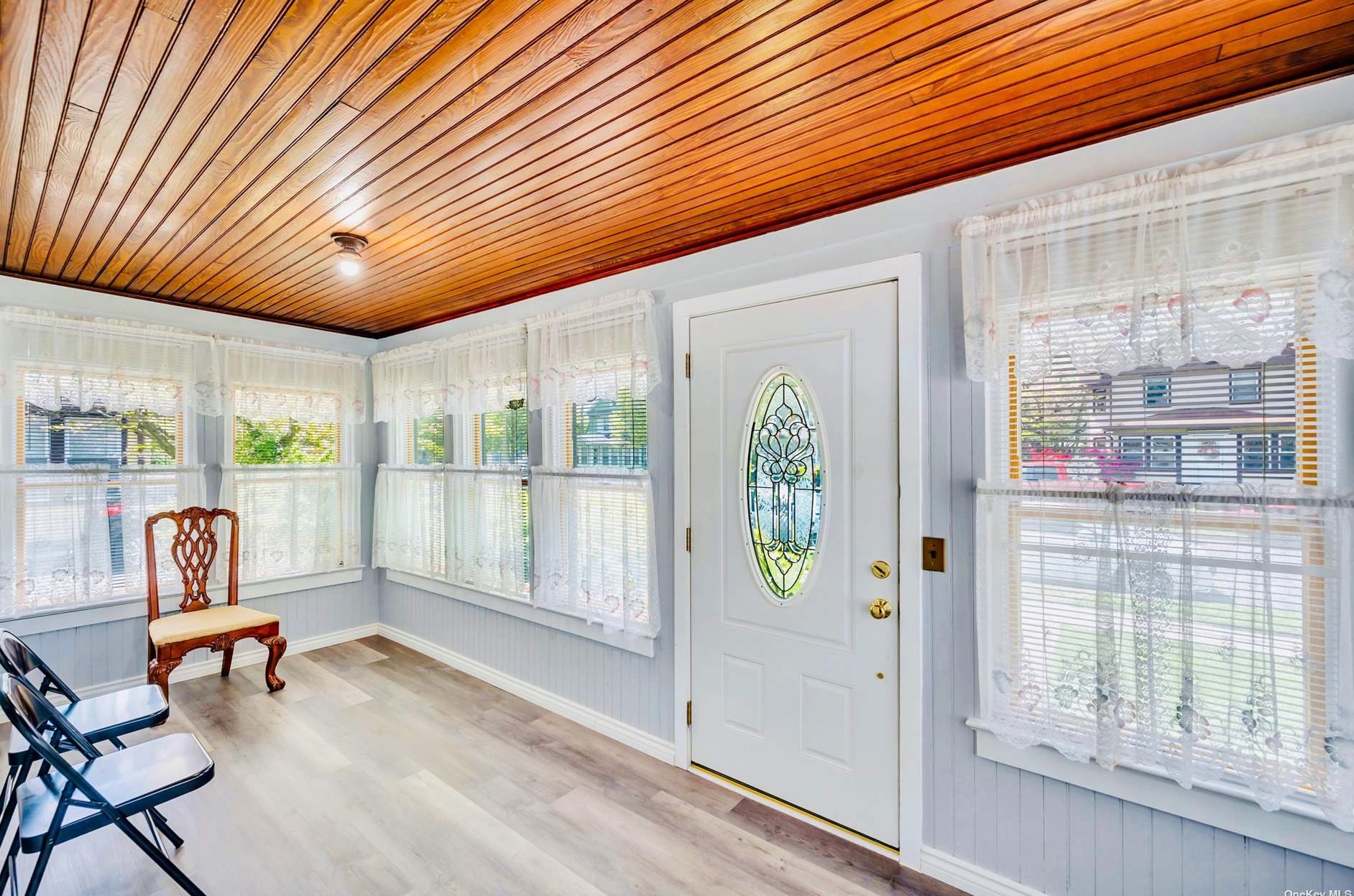 35 Mckinley Ave, Hicksville NY  11801-3123 exterior