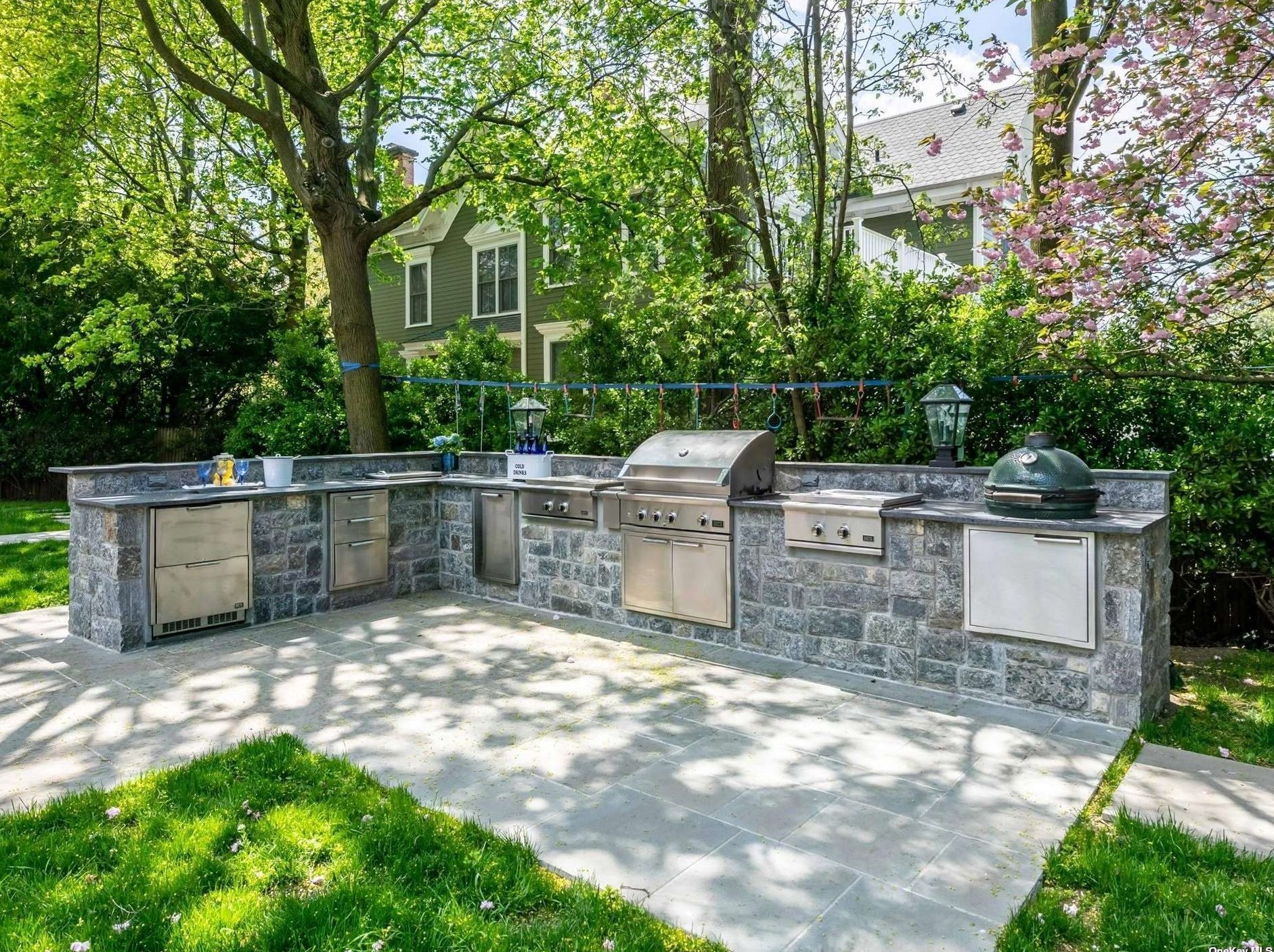 95 9th St, Garden City NY  11530-2815 exterior