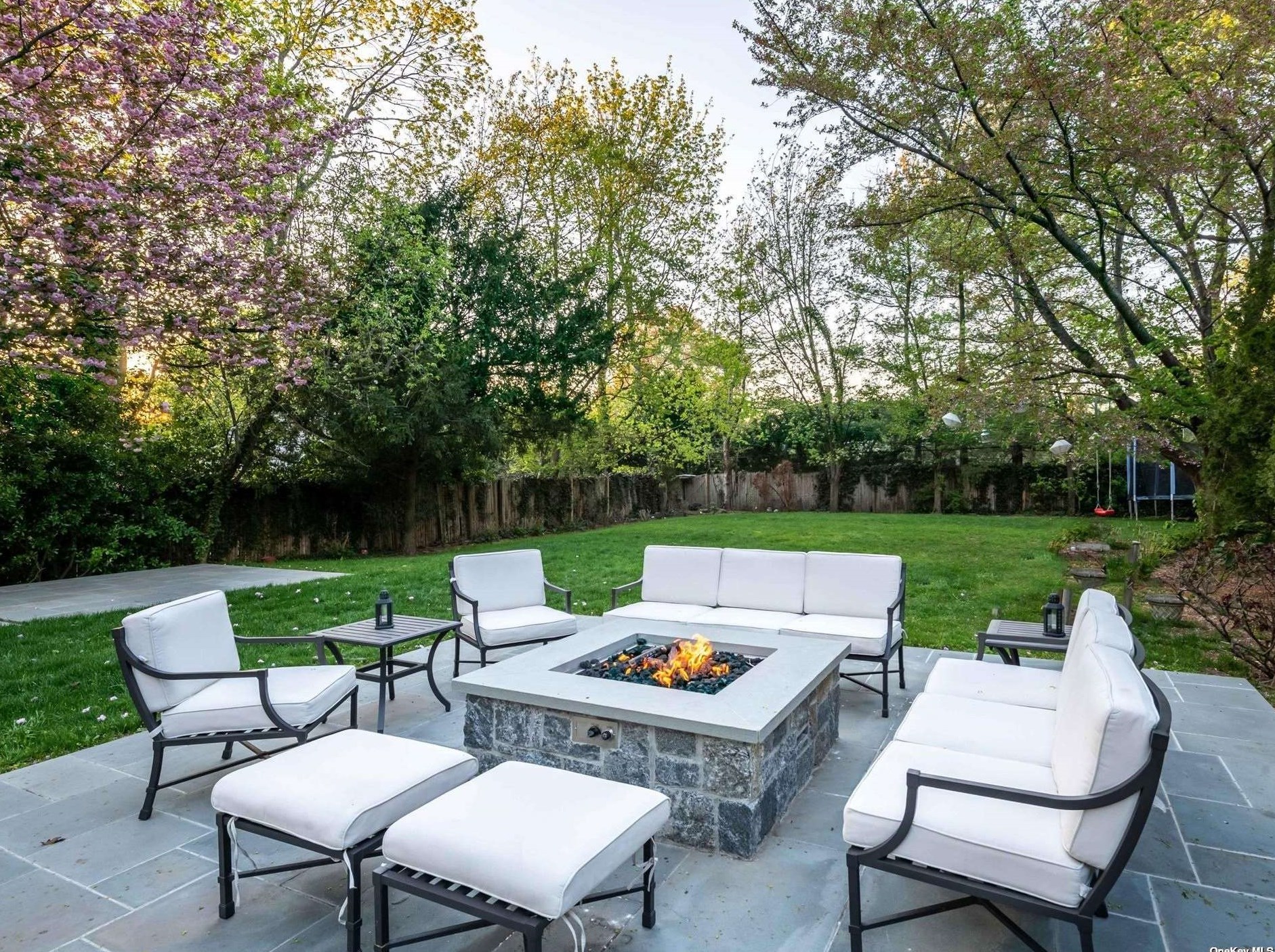 95 9th St, Garden City NY  11530-2815 exterior