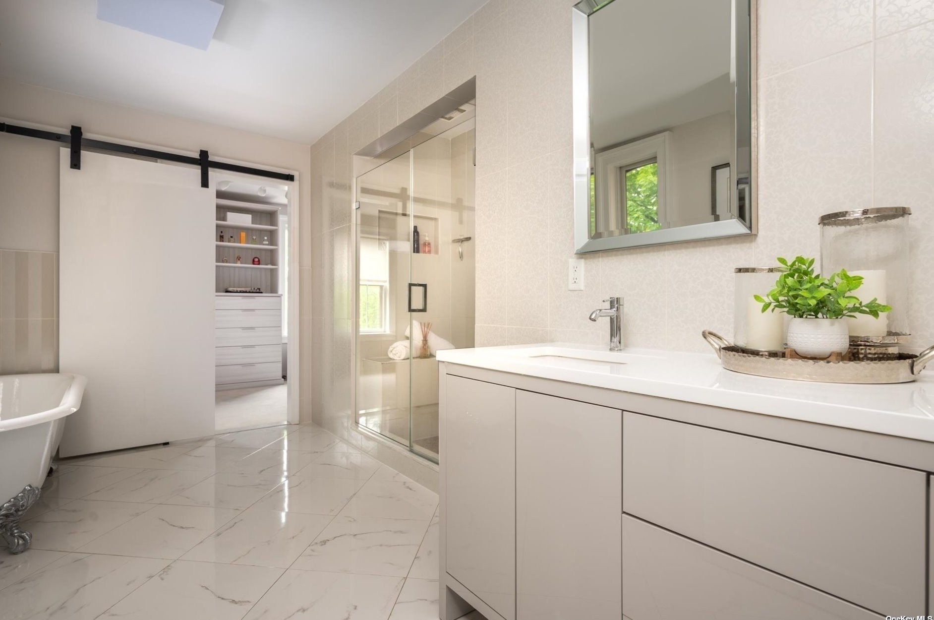 95 9th St, Garden City NY  11530-2815 exterior