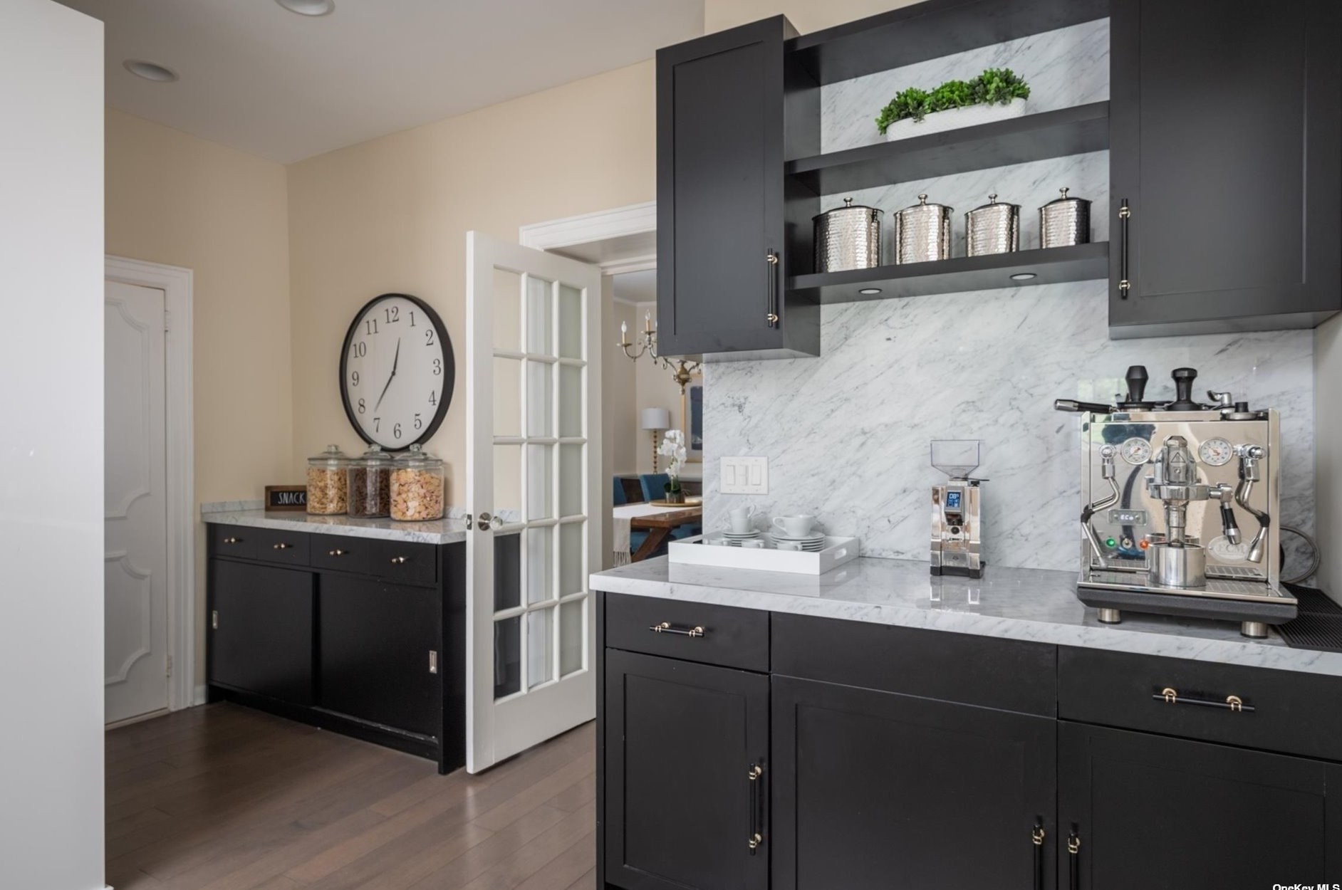 95 9th St, Garden City NY  11530-2815 exterior