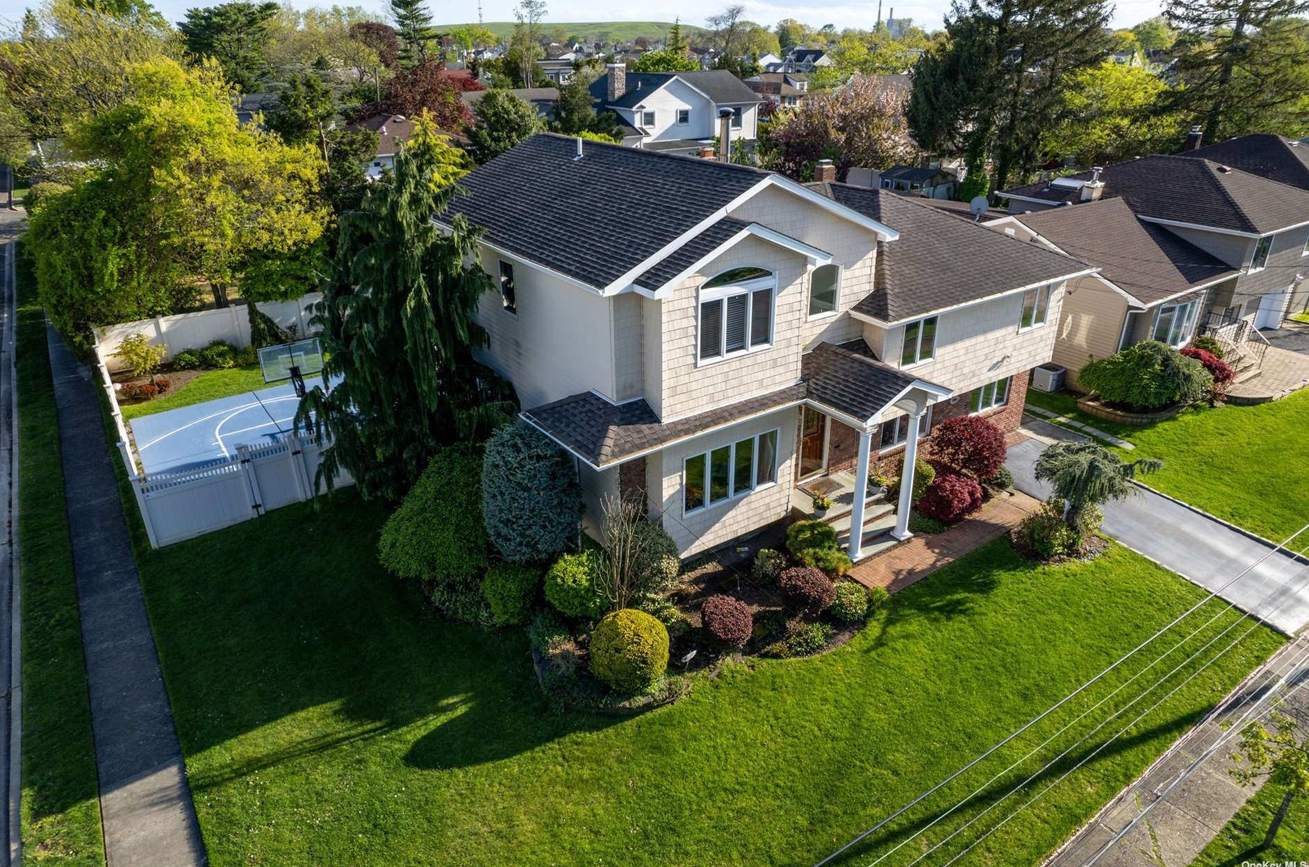 286 Arch St, Rockville Centre NY  11572-4302 exterior