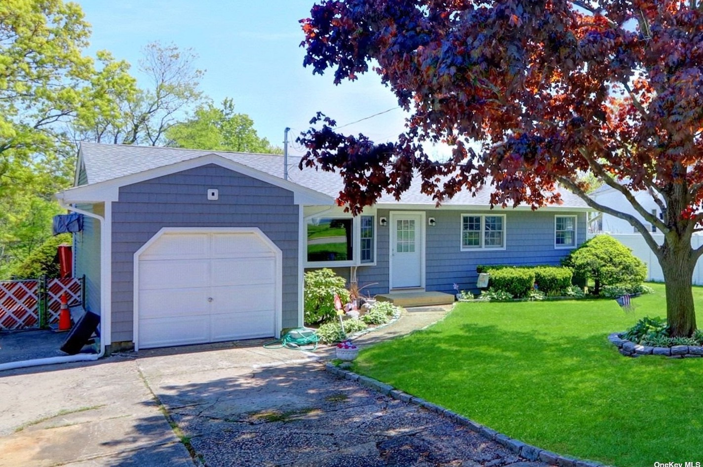 77 Serene Pl, Hauppauge NY  11788-3534 exterior