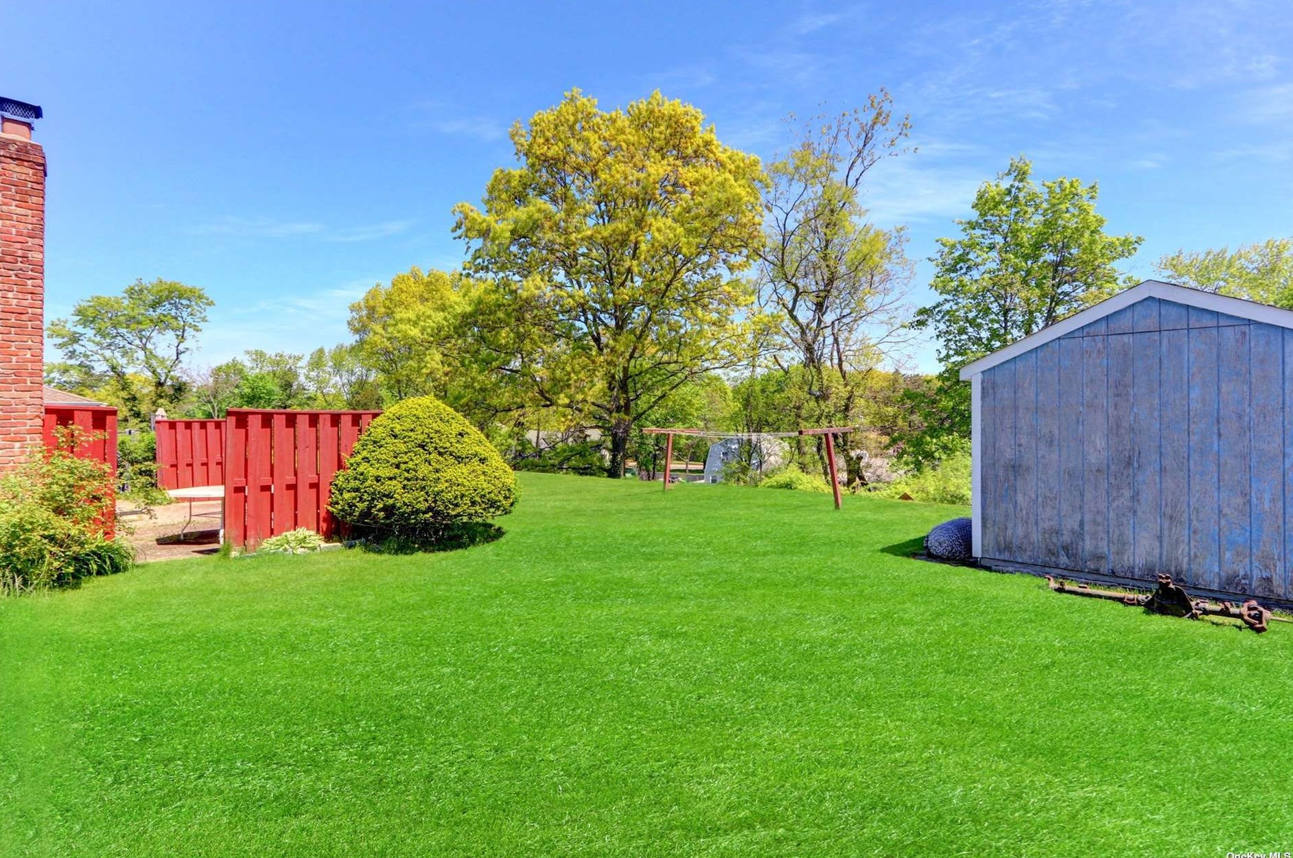 77 Serene Pl, Hauppauge NY  11788-3534 exterior