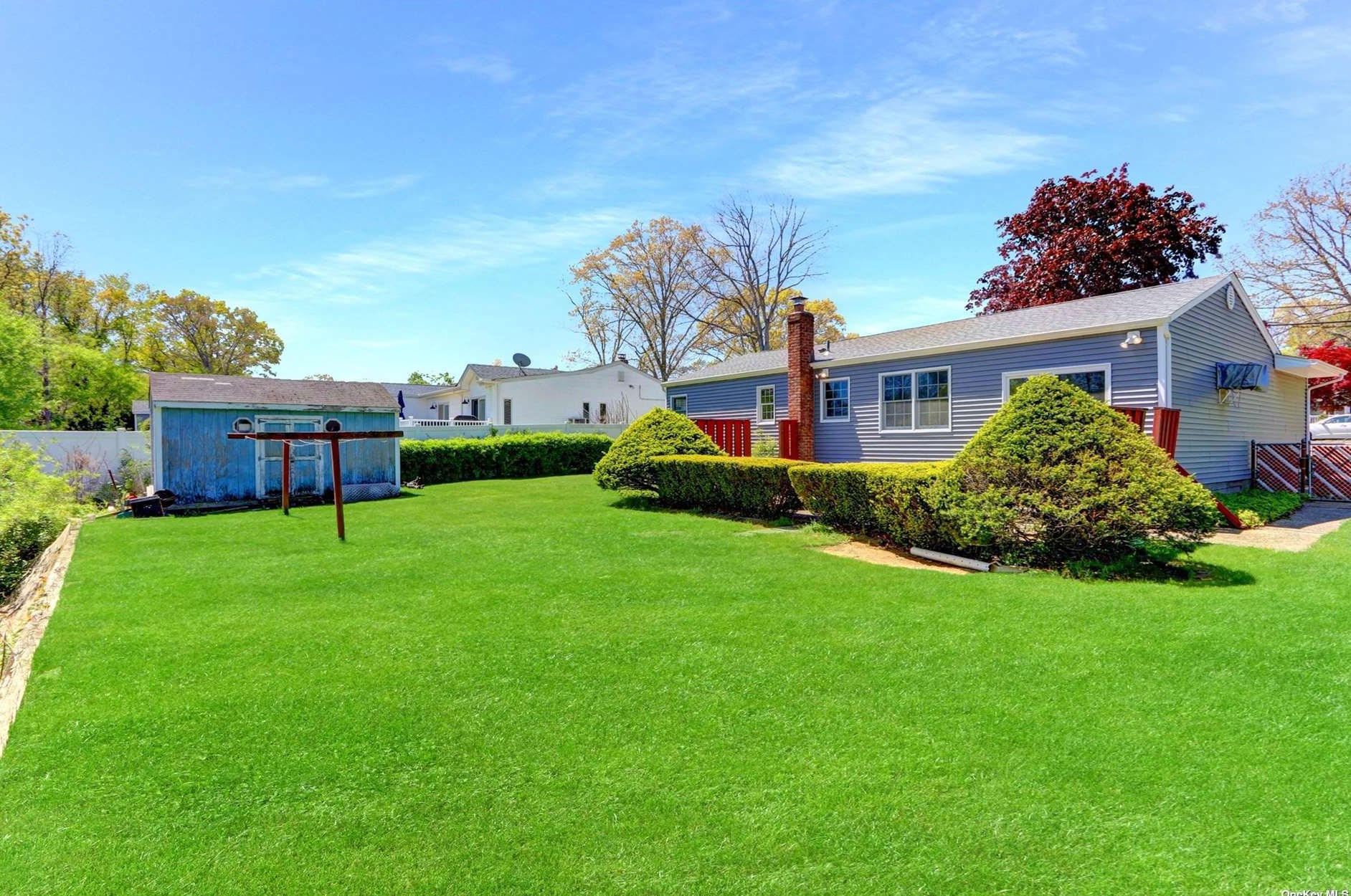 77 Serene Pl, Hauppauge NY  11788-3534 exterior