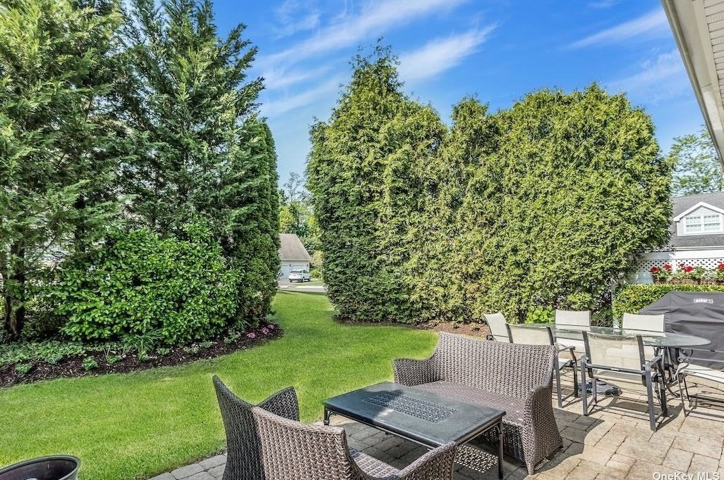 193 Pond View Dr, Port Washington NY  11050-2460 exterior