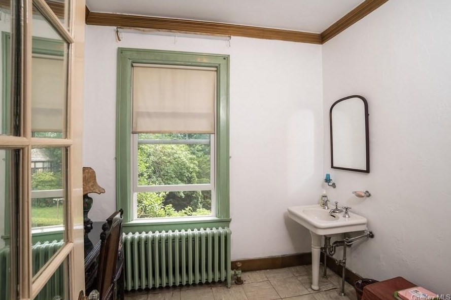 27 Berkeley Ave, Yonkers NY 10705-3712 exterior