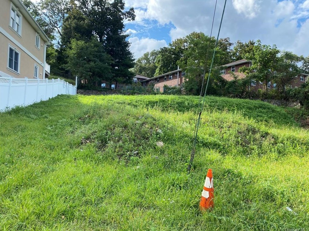 851 Palisade Ave, Yonkers NY 10703-1519 exterior