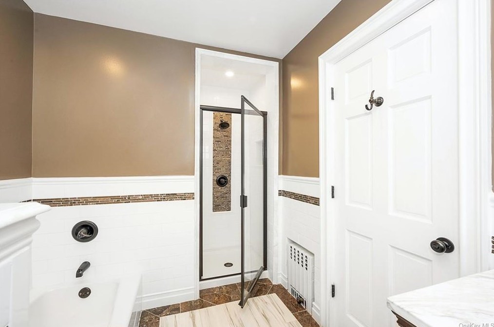 132 Longvue Ter, Yonkers NY 10710-3047 exterior