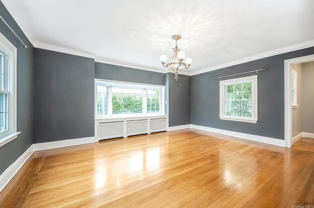 132 Longvue Ter, Yonkers NY 10710-3047 exterior