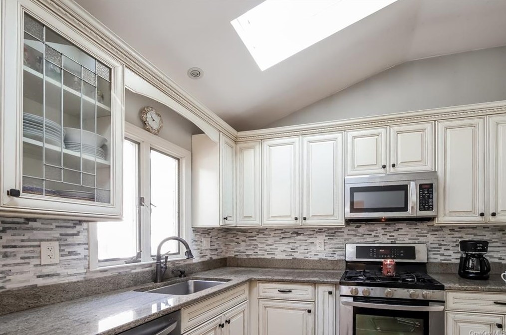 17 Willow Ln, Irvington On Hudson NY  exterior